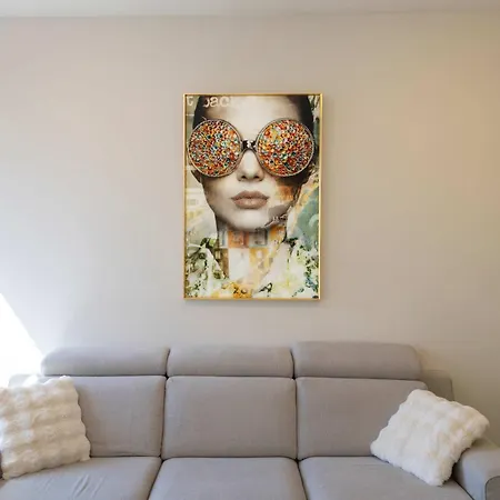 Luxury With Pool 莱萨布勒-多洛讷